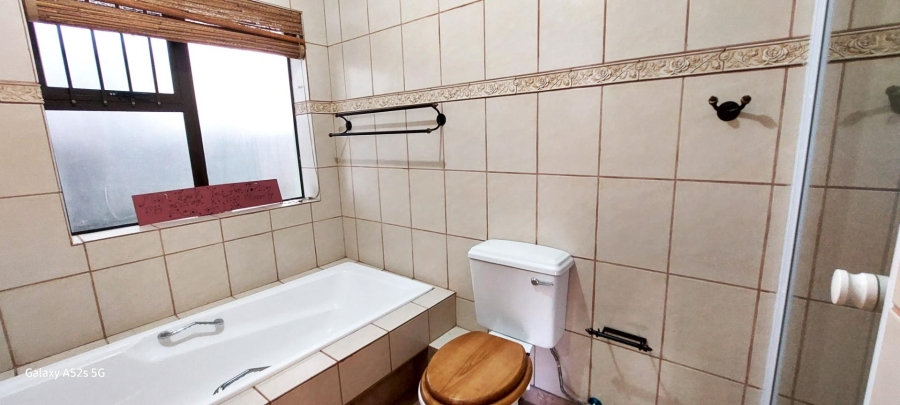6 Bedroom Property for Sale in West Bank Eastern Cape